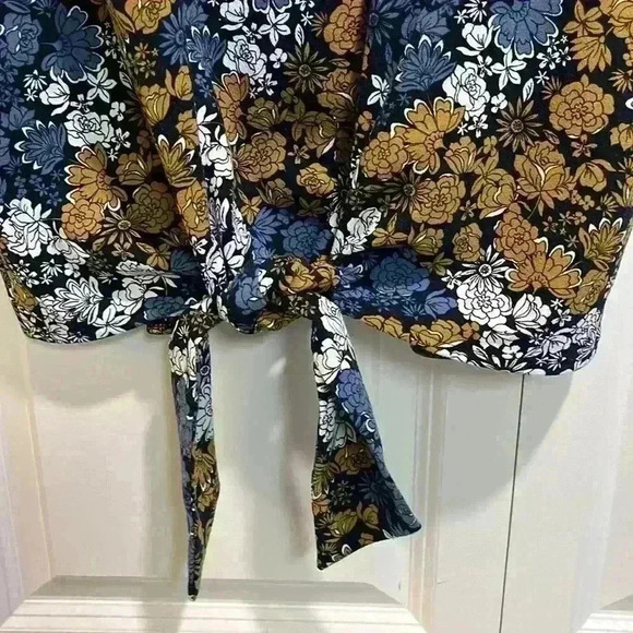 Ann Taylor top - Picture 2 of 3